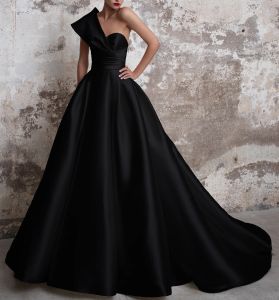 Robe de soirée noire asymétrique épaule dénudée, tenue de bal formelle, ligne A, longueur au sol, traîne de balayage, longue, dos nu, grande taille, personnalisée