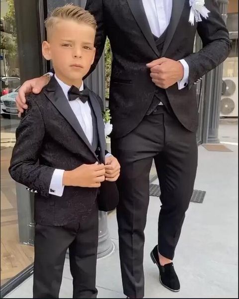 Noir Motif Garçon Tenue de soirée Dîner Petits Garçons Garçons D'honneur Enfants Pour La Fête De Mariage Costume De Bal Porter Veste Gilet Pantalon