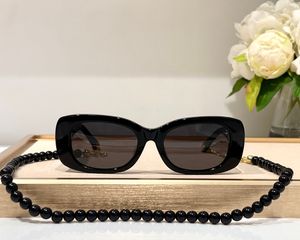 Lunettes de soleil de chaîne de perle noire Femmes Sénois d'été Gafas de Sol Sonnenbrille UV400 Eye Wear avec boîte