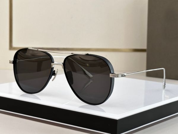 Sistema de gafas de sol de piloto negro Lente gris oscuro Tonos de diseñador Hombres Sunnies Verano al aire libre UV400 Gafas con caja