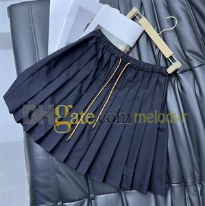 Zwart geplooide rok vrouwen sexy een lijn jurk borduurbrief rok voor vrouwelijke elastische taille mini -rokken