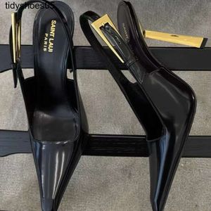 Tacones altos puntiagudos negros Tacones delgados para mujer Yality 2023 Nuevo estilo Elegante y sofisticado Charol Zapatos individuales sexy Sandalias francesas