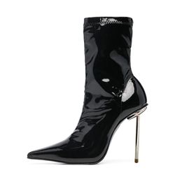 Botines negros con punta en pico para mujer, botines de charol liso, tacón alto súper fino, zapatos de tacón de aguja personalizados para fiesta y desfile de moda