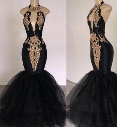 Robes de bal noires avec appliques dorées sirène Afrique du Sud robe de soirée formelle licou cou balayage train robes de soirée d'occasion 104886266