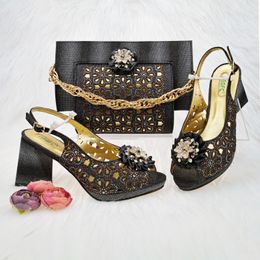 Noir QSGFC EST Couleur 287 Pompes de découpe High Talons décorés avec des chaussures et des sacs de conception de fleurs de strass de strass Chaussures et sacs pour femmes 240125 973