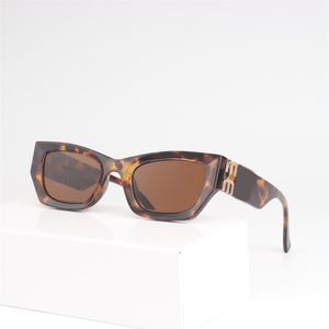 Lunettes de soleil rouge noir Vintage Luxury Lunettes de soleil Designer Cat Cat Oeil Frame Lunette Leopard Modèle pour femmes Lunettes de soleil pour femmes FA053