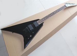 Zwart / rood V-vormige strings-thru-body elektrische gitaar met EMG-pickups, palissander fretboard met stippen inlay, met aangepaste services