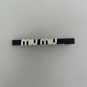 Clip de resorte de cinta negra para mujer, horquilla con Clip BB con temperamento de letra Miu, Clip de borde con nudo, horquilla de diamante