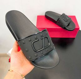 Zwarte Klinknagel Vl Slide Slippers Slippers V Sandale Platte Hak Rubberen Zool Sandaal Vrouw Zomer Slippers Designer Schoen Man Loafer Strand Tazz Slipper Dhgate Mainstream S312