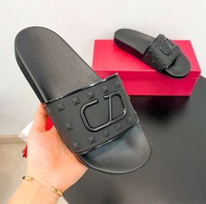 Zwarte Klinknagel Vl Slide Slippers Slippers V Sandale Platte Hak Rubberen Zool Sandaal Vrouw Zomer Slippers Designer Schoen Man Loafer Strand Tazz Slipper Dhgate Mainstream S123