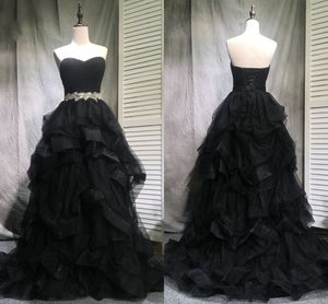 Robes de bal de quinceaner plissées à volants noirs Party 2019 Robe de soirée sans bretelles à lacets