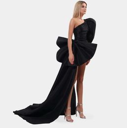 Schwarzes kurzes Abschlussball-Parteikleid 2024 One-Shoulder-Perlen mit Puffärmeln Satinschleife Pageant-Abend-Abschlusskleid Robe De Soiree