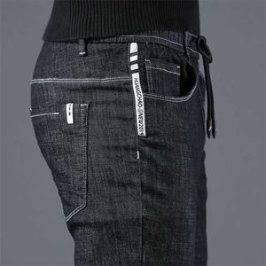 Noir Skinny Jeans Hommes Slim Fit Taille Élastique Denim pour Corée Style Crayon pantalon Printemps Été 211108