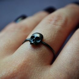 Bague tête de mort noire cuivre Cool ouvert bague réglable Halloween gothique hommes et femmes tout match petite queue anneau