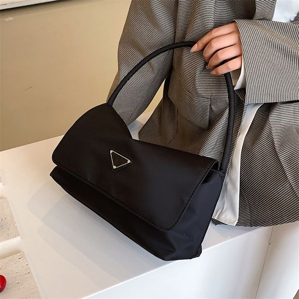 Les petits sacs noirs sont populaires pour les femmes 2022 été nouveau sac Oxford polyvalent à une épaule pour les aisselles
