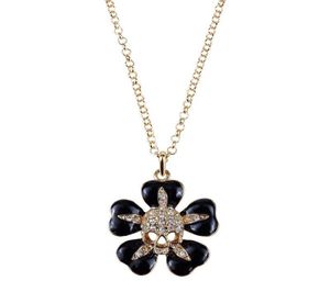 Collier Saturne petite fleur noire incrustée de crâne doré Collier fleur tête de mort laquée5504108