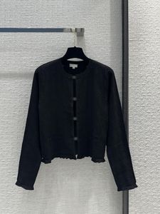 Zwart zachte dunne korte stijl baantruien 2024 Nieuwe veer o nek lange mouw tops merk dezelfde stijl jassen damesontwerper sweater 0406-1