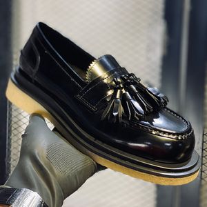 Mocasines con flecos y borlas negros, zapatos de plataforma hechos a mano, zapatos de vestir de cuero genuino para hombres