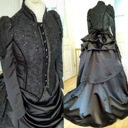 Black Victorian vintage Gothic Wedding Bustle Bridal Bridal Robes à manches longues à manche