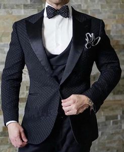 Black Golf Point Bruidegom Tuxedos Piek Revroom Groomsmen Mens Trouwjurk Mode Man Jas Blazer Business Pak (Jas + Broek + Vest + Tie) 1686