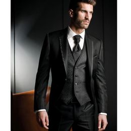 Esmoquin negro para novio de boda 2018, corte clásico, solapa con muescas, un botón, trajes de hombre, tres piezas, padrinos de boda, chaqueta Suti, pantalones, chaleco 2796