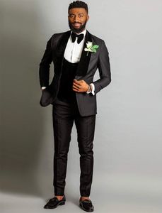 Tuxedos de mariage noir 2019 velours châle revers un bouton mode hommes costumes pour le bal (veste + pantalon + arc + gilet) sur mesure