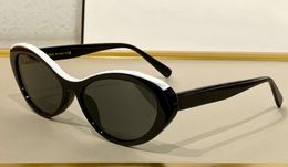 Blanc Cat Cat Eye Sunglasses Lenses grises Sonnenbrille Gafa de Sol Women Fashion Sun Gernes UV400 Protection Eyewear avec étui