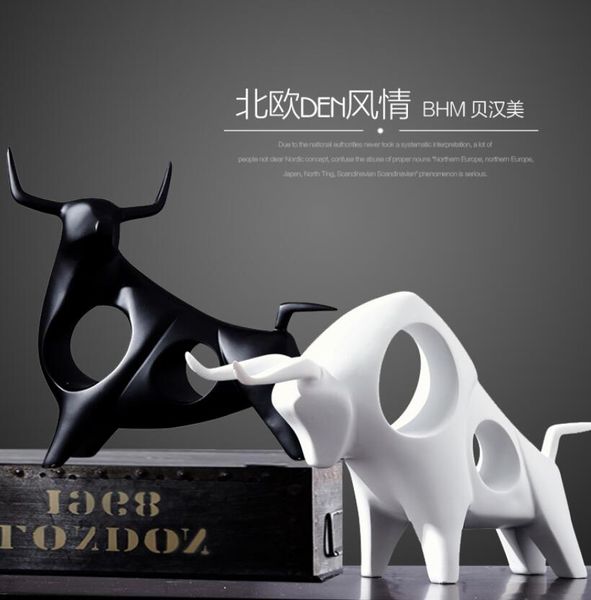 Noir blanc en céramique créative vache taureau décor à la maison artisanat chambre décoration artisanat bétail porcelaine animaux figurines décorations