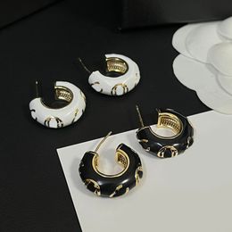 Zwart witte ontwerper Brand Letter Oorrichtingen Oor Stud 18K Goud roestvrij staal Earring Men Dames Wedding Sieraden Party Geschenken Accessoire