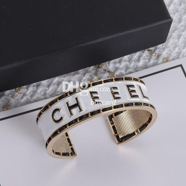 Bracelets en fer noir et blanc, avec timbre, lettres plaquées Vintage, avec boîte, ensembles de bijoux à la mode