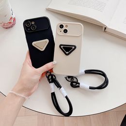 Zwarte witte minimalistische telefoonhoes met hangende touw voor iPhone 15 Pro Max 14Pro 14 13 12 Dames Mens Brand Triangle Phone Cases passen 15Plus