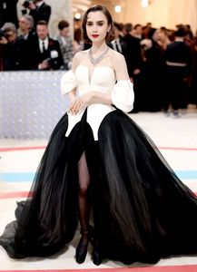 Noir Blanc Tapis Rouge Fashioin Gala Robes De Bal 2023 Chérie Tutu Jupe Haute Fente Lily Collins Soirée Occasion Robe