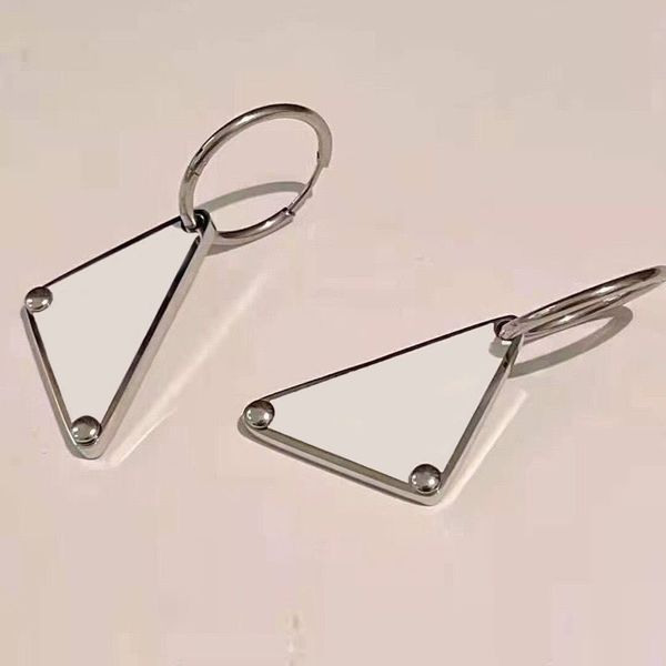 Boucles d'oreilles de surface en émail triangle blanc noir pour hommes bijoux de mode punk hypoallergénicité orecchini argent plaqué décorer clip sur boucles d'oreilles de créateur ZB044 E23