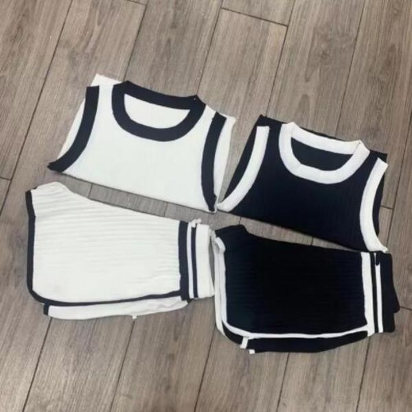 Pantalones de dos piezas para mujer en blanco y negro, conjunto de chándal con conjunto corto, chándal con estampado de letras a la moda
