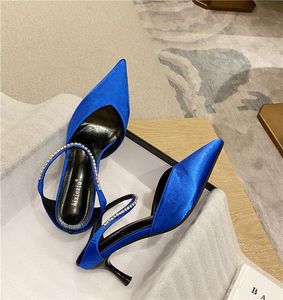 Femmes noires 745 Slippers Summer Summer Blue Talons Mules Femme Sexy Sexy Thin Crystal Silk Flip Flops Party Chaussures 340