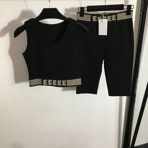 Conjuntos de Yoga negros para mujer, conjunto de pantalones cortos con sujetador sin mangas, chándales con correas acolchadas sexis, conjunto deportivo de camiseta y pantalones cortos para mujer