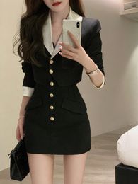 Conjunto de minifalda negra Y2k para mujer, vestido informal coreano de 2 piezas, Tops cortos, chaqueta, faldas cortas, traje elegante, otoño 240321