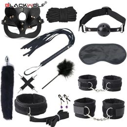 BLACKWOLF BDSM Kits Bed Bondage Set Esposas exóticas Látigo Gag Tail Plug Juguetes sexuales para mujeres Parejas Adultos Juegos Productos 240115