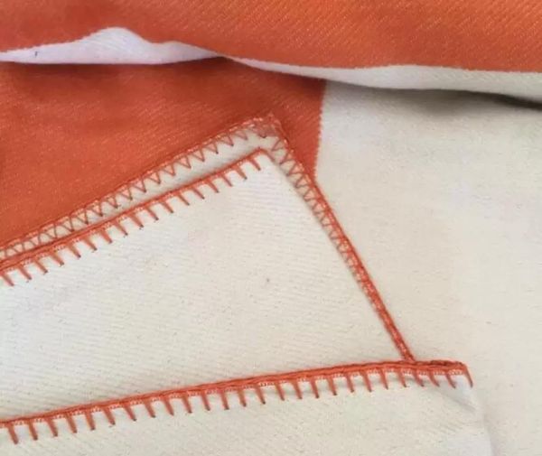 Couverture tricotée sur mesure luxe lettre laine canapé avion tissé châle couvertures lavage mécanique avec Logo