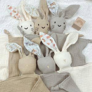 Blanket Swaddling Blanket Cute Baby Rattle Bunny Muslin Towel born Soft Cotton Sleeping Dolls Burp Soothing Cloth Blanket Educational Plush Rabbit 230525