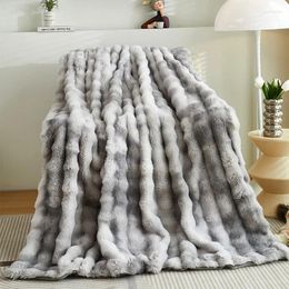 Couvertures 1pc Toscan fausse fourrure hiver chaude pour les lits épaissison la couverture de la peluche