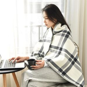 Couvertures 2023Wearable Plaid Fleece Blanket Avec Button Polyester Winter Warm Throws On Sofa Bed Travel Thicken Bedroom Grey Throw