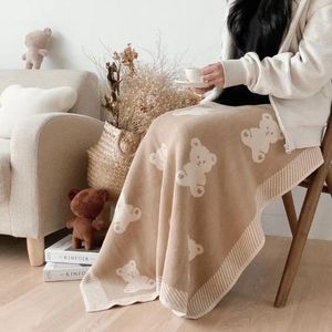 Coperte 2024 Simpatici animali Orso bruno Coperta di cotone lavorata a maglia Peluche Estate Condizionatore d'aria Sonno Decorazioni per la casa per bambini Baby