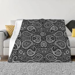 Dekens zwart -witte paisley chicano deken flanel lente herfst warme worpen voor winterbedden