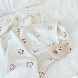 Mantas Bobotcnunu Ins Born Baby Blanket Bordado de oso coreano Niños Duermiendo accesorios de ropa de cama de algodón