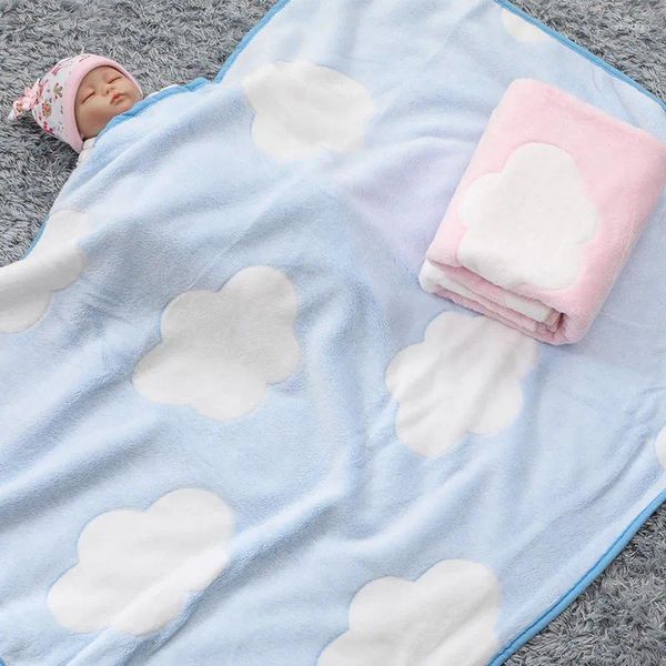 Couvertures née bébé nuages imprimer la flanelle couverture de couverture de couverture de fille de fille enveloppe pour les enfants à la couverture de poussette
