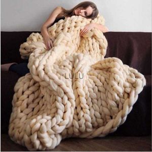 Couvertures Mode grosse laine mérinos couverture épaisse gros fil Roving tricoté couverture hiver chaud jeter couvertures canapé-lit couverture HKD230922