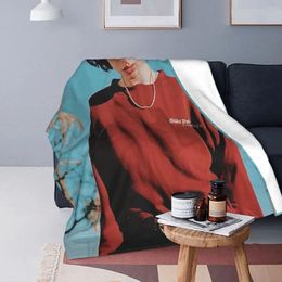 Couvertures Finn Wolfhard Actor Couverture de canapé-couverture Flanelle Fashion Summer Bouchable Soupire Soft Throw pour lit Location de la chambre à coucher