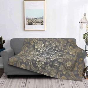 Couvertures de luxe doré Paisley sur fond gris foncé, couverture de flanelle pour salle de vente, fleurs florales