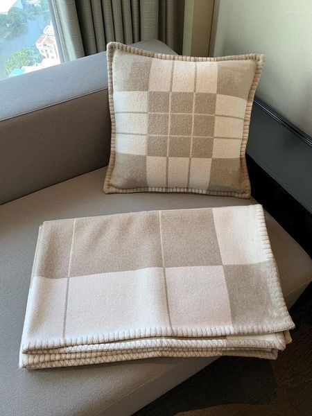 Couvertures de luxe cachemire et laine couverture oreiller ensembles vol carré Case Textile chambre décoration couverture couvertures